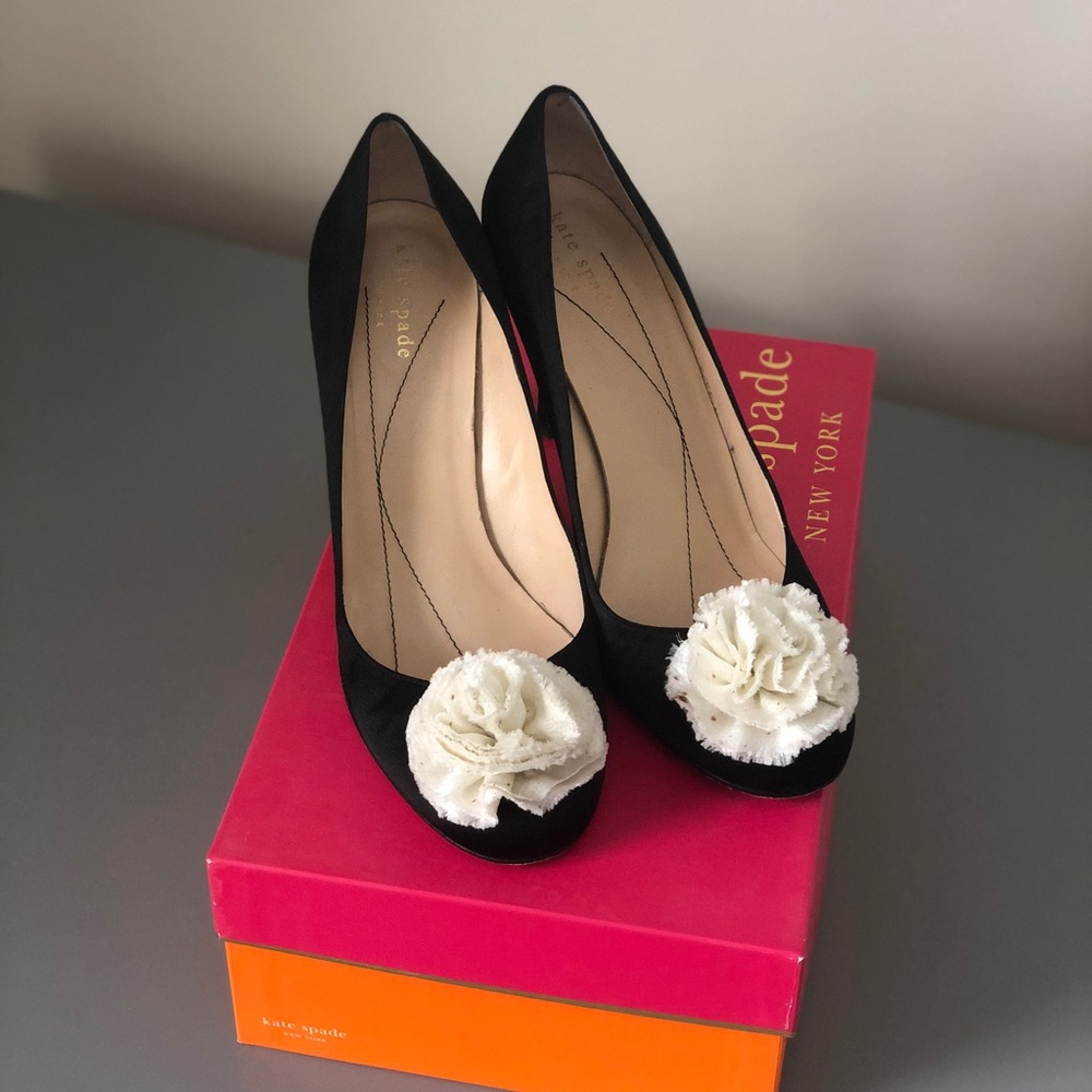 Kate Spade silk flower pumps Size 8